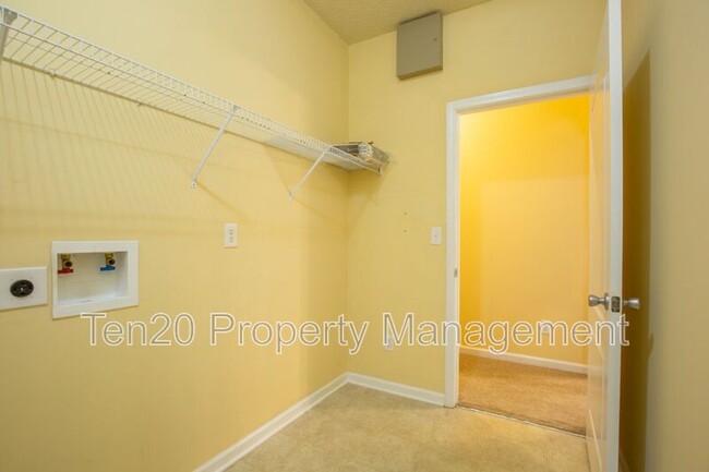 Building Photo - 54 Apache Trail