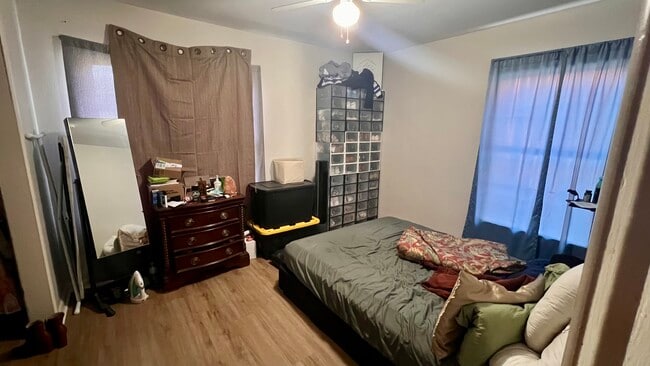 Building Photo - 900 Sycamore Ave