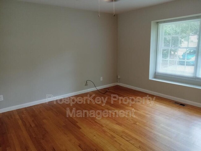 Building Photo - 1211 Timberlane Dr