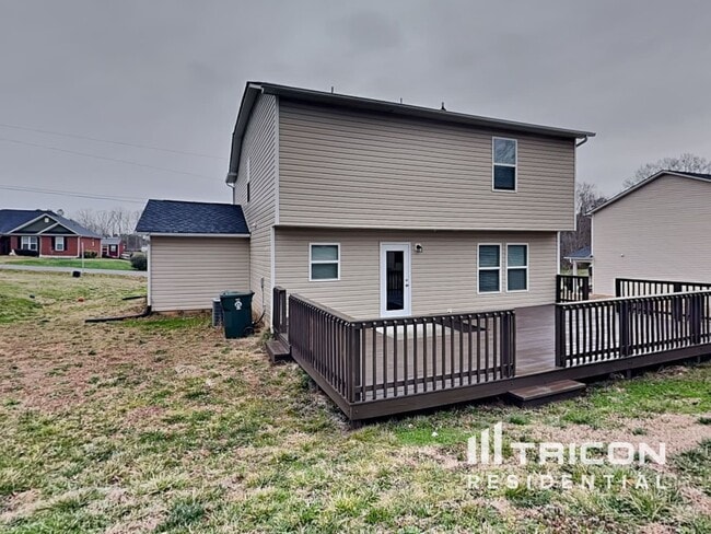 Building Photo - 206 Churchill Dr