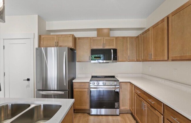 Building Photo - South Hill Townhomes