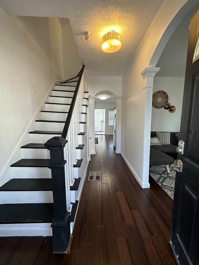 Building Photo - 148 Orange St