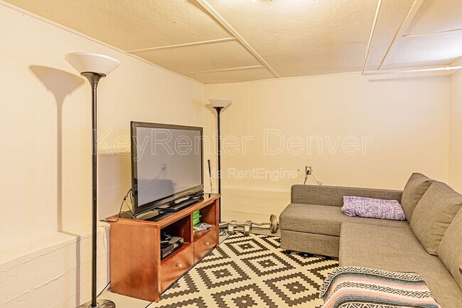 Building Photo - 555 Harrison St