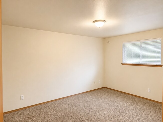 Building Photo - 60 E Hemlock Ct