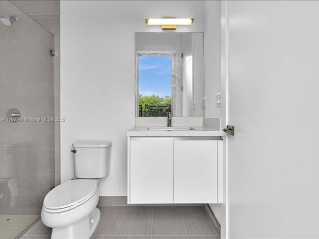 Building Photo - 16644 Botaniko Dr S