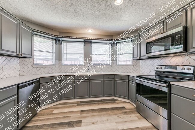 Building Photo - 8805 Wood Glen Dr