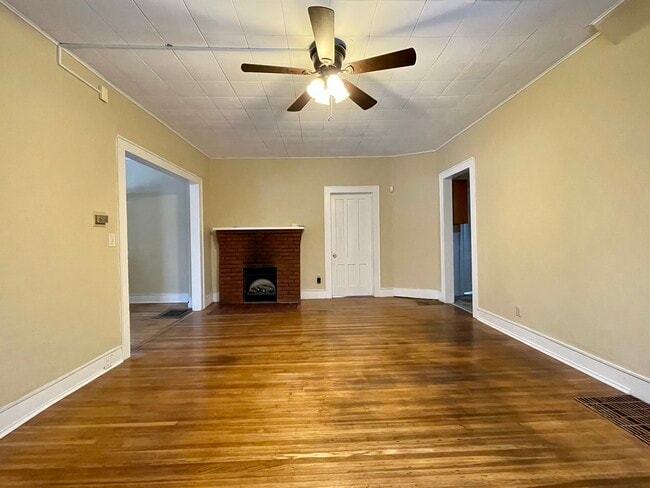 Building Photo - 128 Washington St