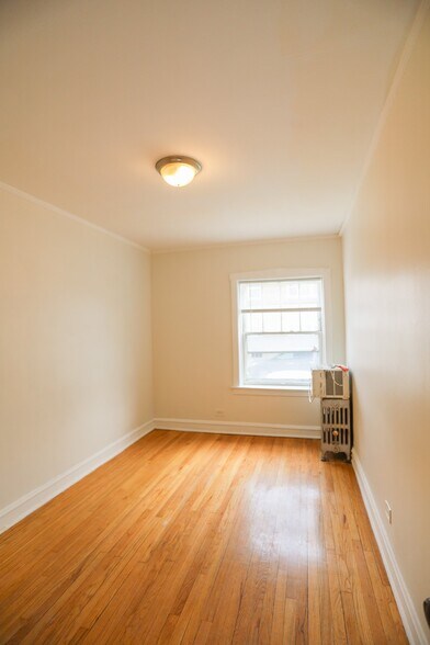 Building Photo - 2736 N Leclaire Ave