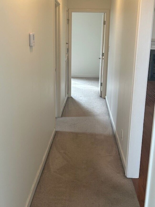 Building Photo - 4236 N Woodstock Dr