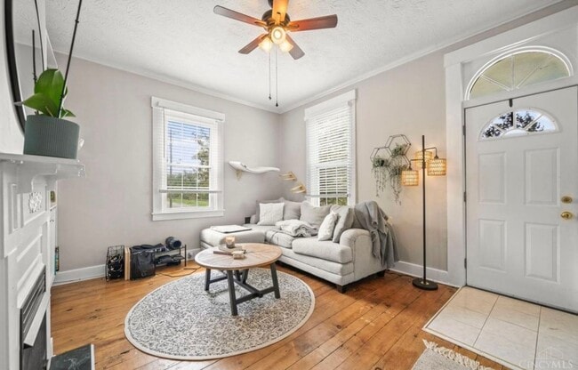Building Photo - Cute bungalow for rent Columbia Tusculum