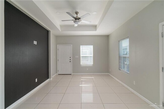 Building Photo - 309 W St Helena Ave