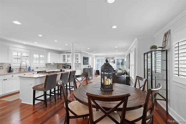 Building Photo - 691 Wallace St