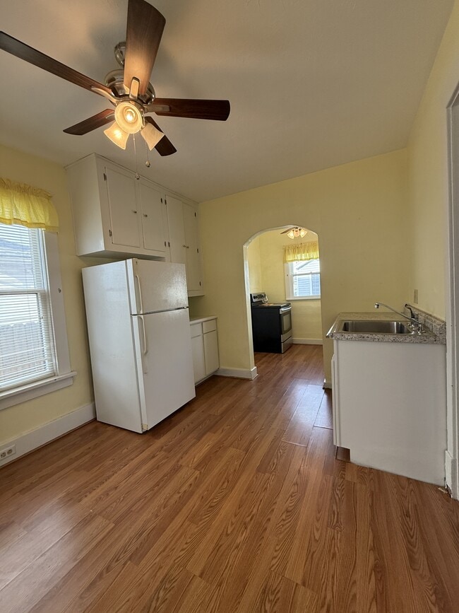 Building Photo - 3221 Wayne Ave