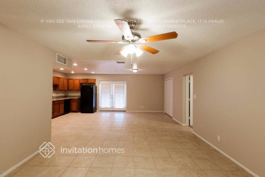 Building Photo - 1800 W Mountain View Dr