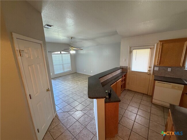 Building Photo - 3701 Dustin Ct