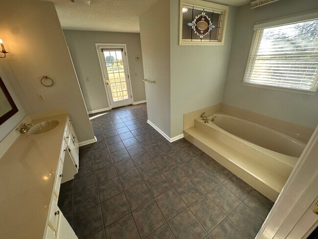 Building Photo - FOR LEASE - 4 Bed, 4 Bath, 5000sqft, 1.5 a...