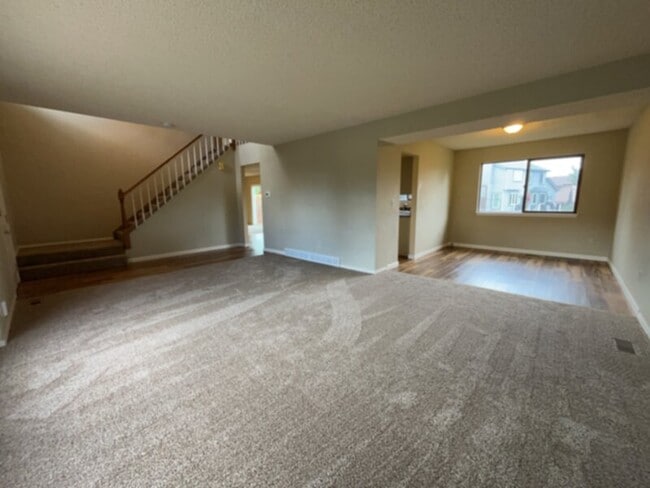 Building Photo - Northwest Tri-Level 5 Bedroom Home For Rent!