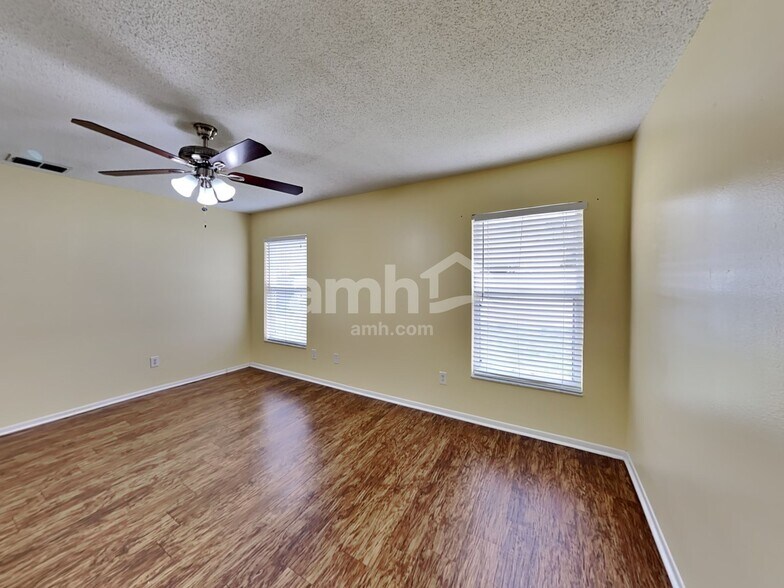 Building Photo - 3049 Holland Dr