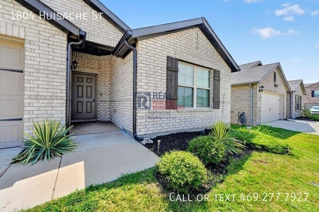 Building Photo - 1804 Huisache St