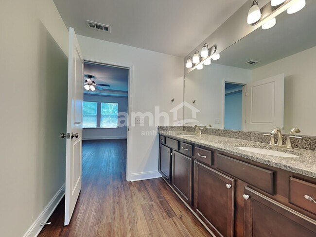 Building Photo - 5964 Hagar Vly Dr