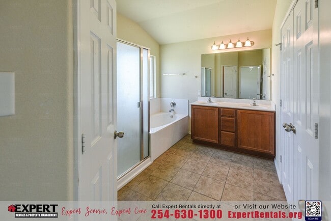 Building Photo - Enchanting 4-bedroom, 2-bathroom home nest...