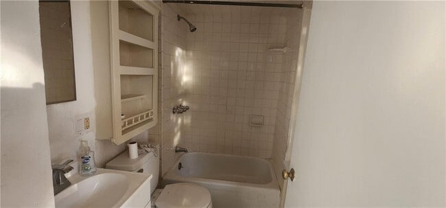 Building Photo - 604 Blackstone St