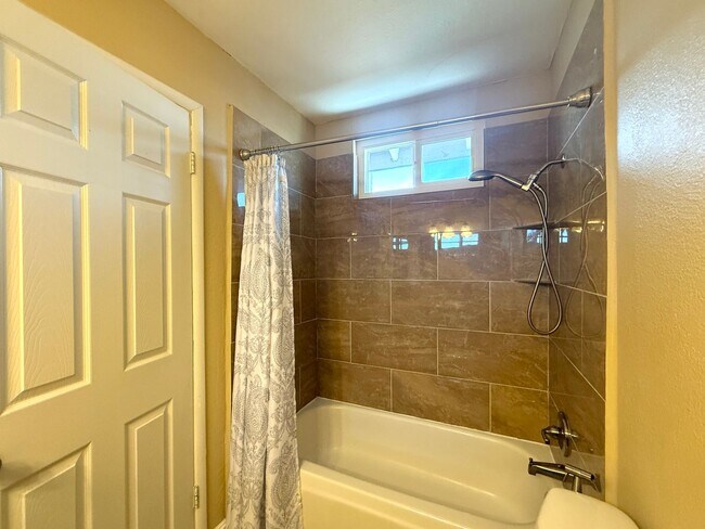 Building Photo - Fully Furnished 4 Bedroom Home! NO HOA! Park up to 6 vehicles! Pool and Spa! Close to Spring Moun...