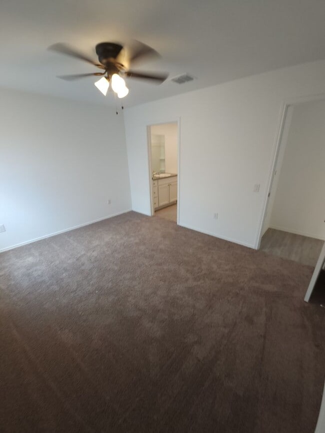 Building Photo - 2 weeks free Rent! Mission Del Lago- South of San Antonio, Tx