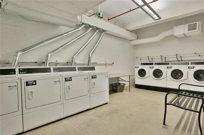 Building Photo - 52 Webster Ave