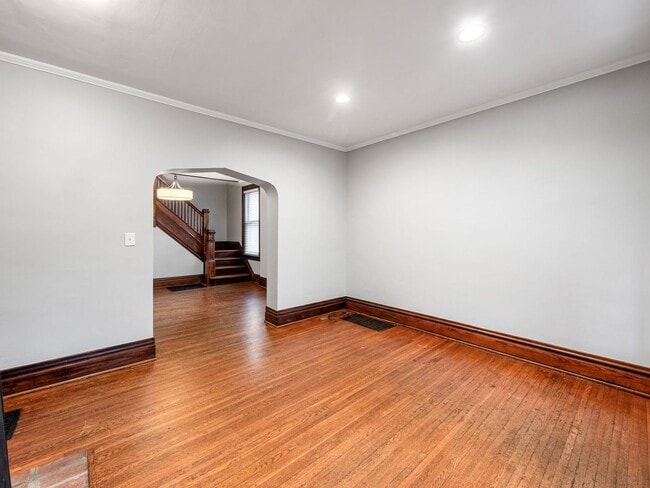 Building Photo - Central German Village Location!