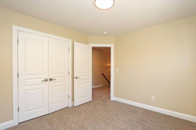 Building Photo - Welcome to this stunning 5 bedroom, 2.5 bath home nestled in the desirable location of Cornelius,...