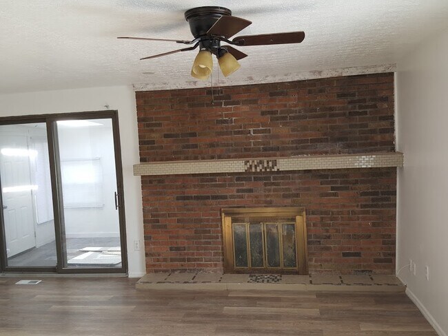 Building Photo - 4267 Drowfield Dr