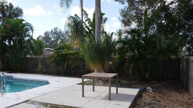 Building Photo - 3026 Vinson Ave