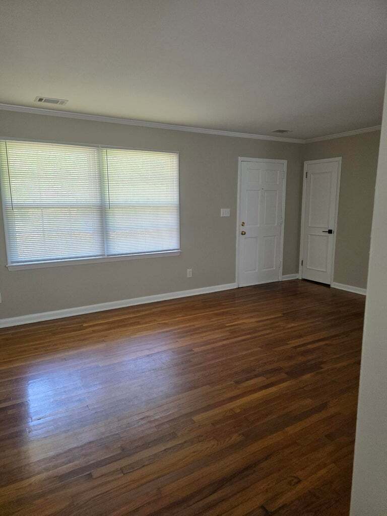 Building Photo - 889 Quail Dr