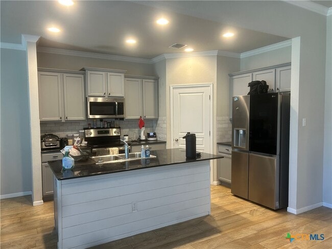 Building Photo - 5623 Blackstone Dr