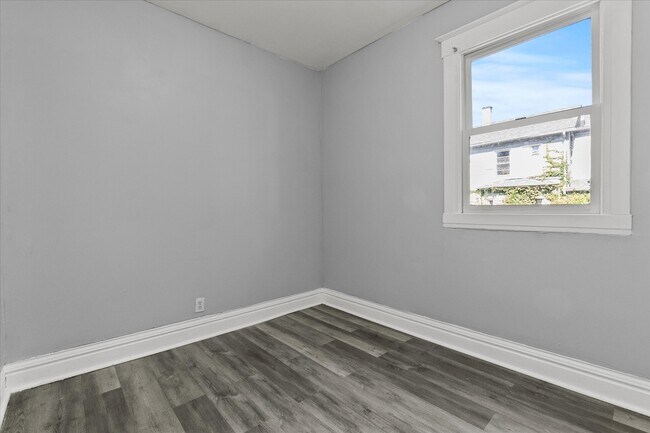 Building Photo - 316 N Hickory St