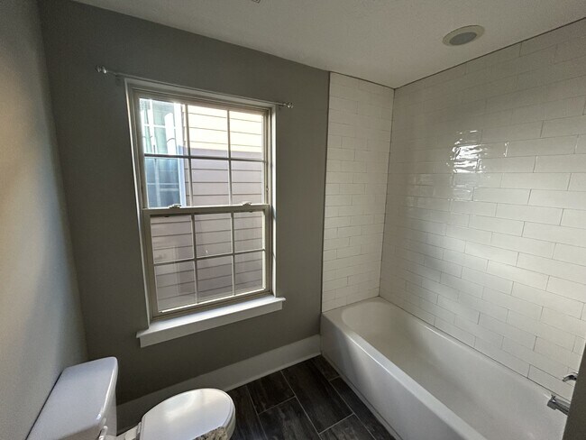 Building Photo - 222 Jasmine Row