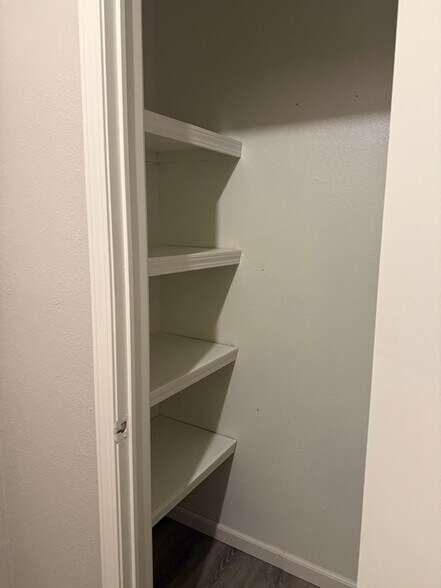 Building Photo - 1716 N Butternut Ave