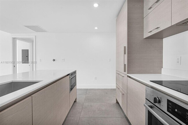 Building Photo - 1300 S Miami Ave