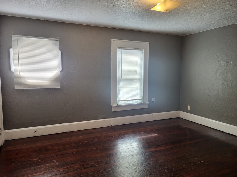 Building Photo - 241 Irisdale Pl