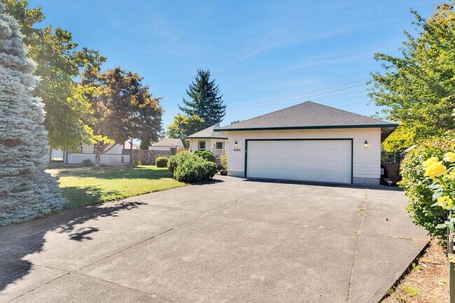 Building Photo - Bright, roomy 3-bdrm/2-bath home w/ office...