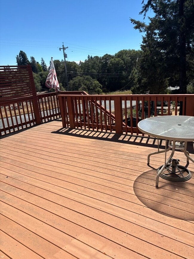 Building Photo - Charming 3 bedroom 2 bath home Sebastopol!!