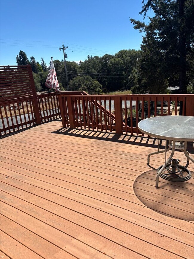 Building Photo - MOVE IN SPECIAL!!!! Charming 3 bedroom 2 bath home Sebastopol!!