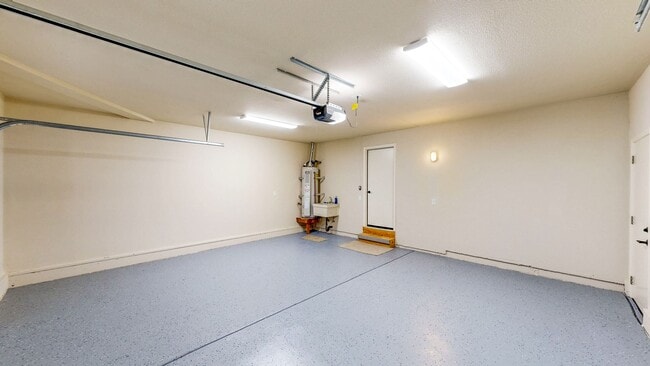 Building Photo - Meticulously Maintained Four Bedroom Singl...