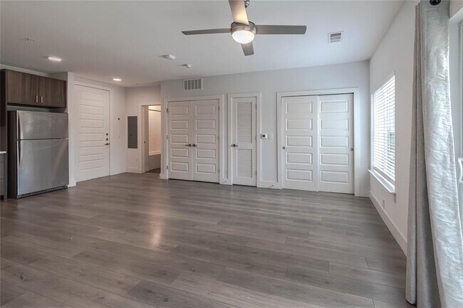 Building Photo - 2213 Poquito St