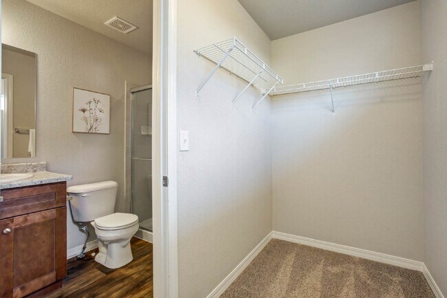 Building Photo - Charming 2-Bed, minutes to Fort Carson,  Peterson Space Force and downtown Colorado Springs.