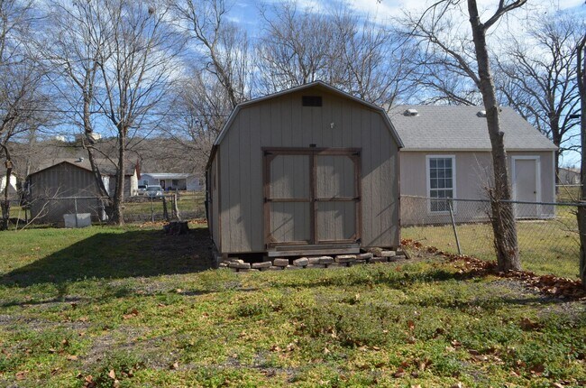 Building Photo - Reduced price!
