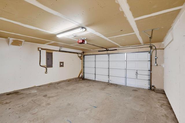 Building Photo - 2316 White Oak Dr