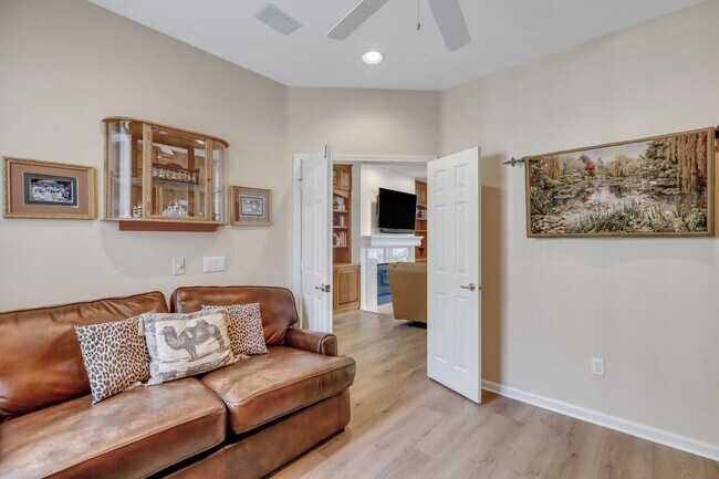 Building Photo - Charming 2 Bed, 2 Bath Rental with Lagoon Views in Sun City!