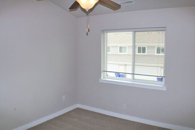 Building Photo - $2,000 | 3 Bedroom, 3 Bathroom Townhome | Pet Friendly | Available for August 1st, 2026 Move In!